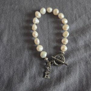 Elegant Pearl Bracelet with Silver Accents